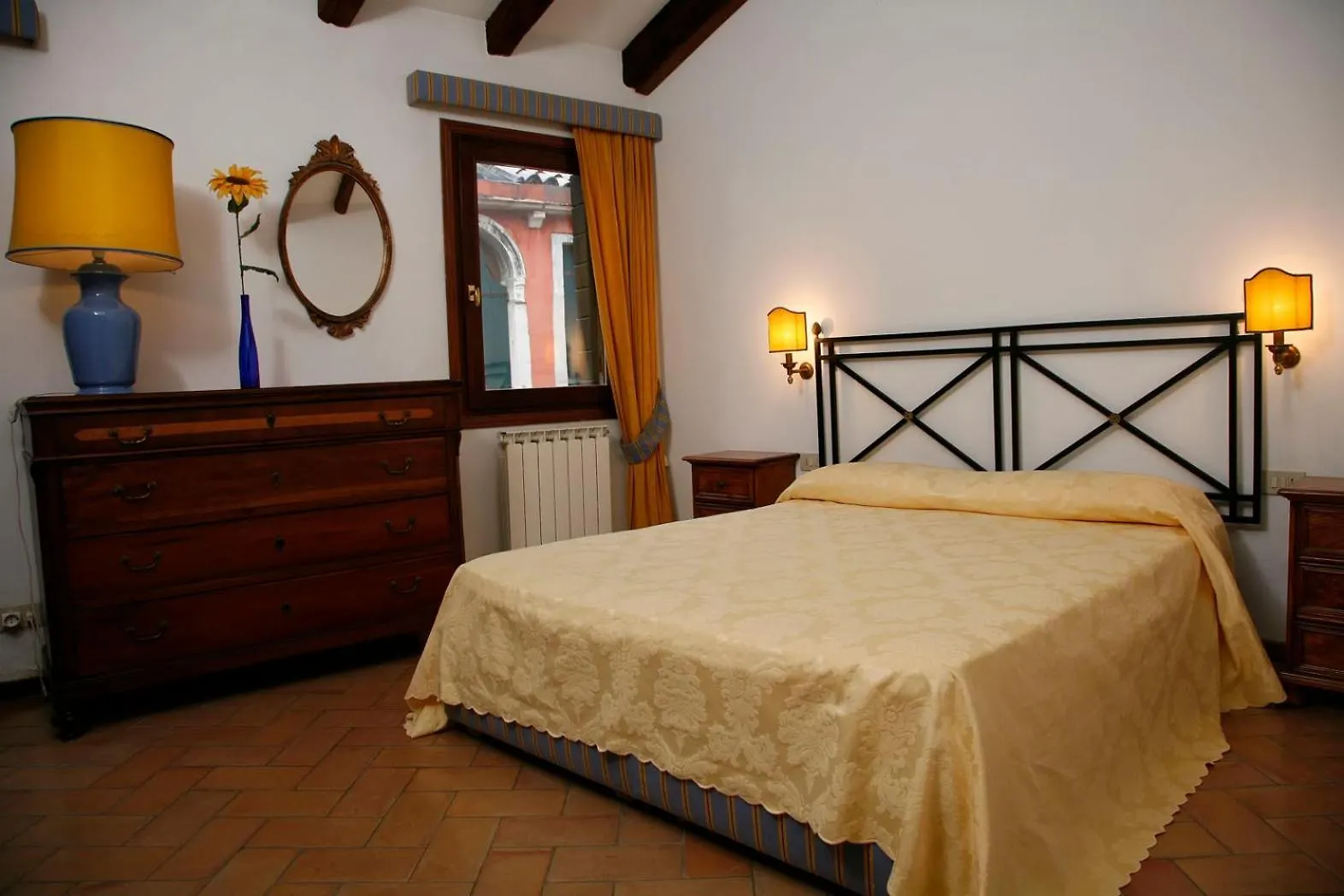 Venice Salute Apartments contacts